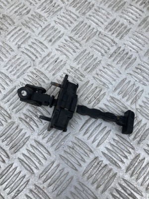 Обмежувач двері лівий перед c5 aircross 18- фото №1