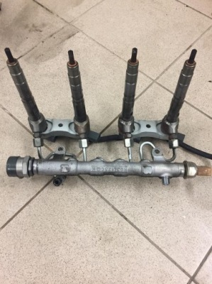 Молдинг упорскування audi q3 r03l125c молдинг упорскування audi з форсунки комплект фото №1