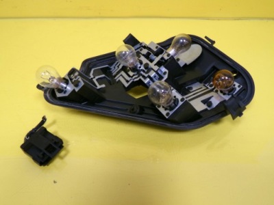 Вкладыш лампы левый задний  opel astra iii h 159727 nr307 фото №1