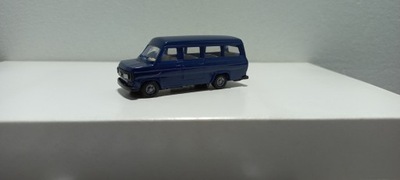 1;87 PRALINE FORD TRANSIT - OSOBOWY