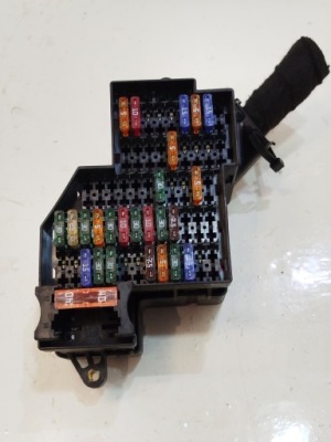 Коробка предохранителей vw touareg 7p 7p0941828b фото №1