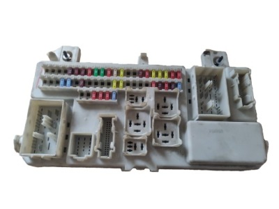 Коробка запобіжників mazda 3 i 2.3b usa фото №1