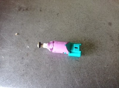 Renault laguna iii - датчик тормоза стоп фото №1