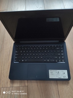 Laptop Asus E402Y 14 " 4 GB / 64 GB