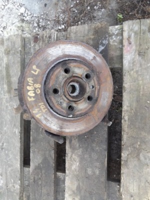 Fabia ii 1,4tdi поворотный кулак левый перед фото №1