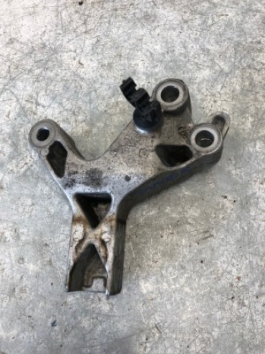 Подушка кронштейн двигуна dacia duster i 112849985r фото №1