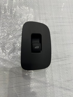 Volvo xc60 ii b4 перемикач вікон задній лівий фото №1