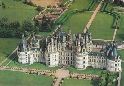 FRANCJA - CHAMBORD - ZAMEK - Z LOTU PTAKA