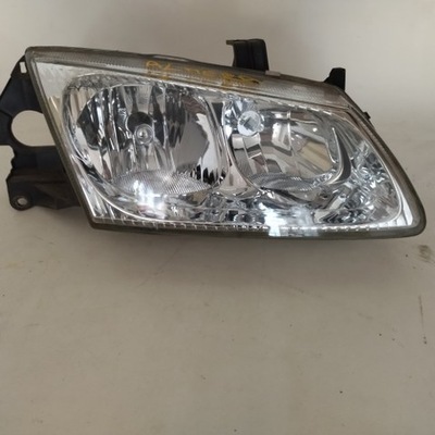 Nissan almera n16 лампа перед права фото №1