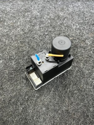 Audi a3 8l помпа замка центрального 8d0862257c фото №1