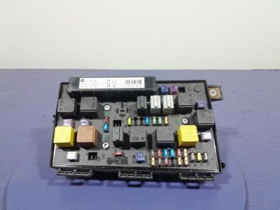 Opel zafira b lift коробка запобіжників 13206748 фото №1