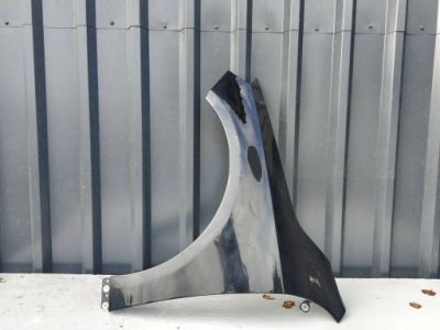 MERCEDES W176 BŁOTNIK LEWY PRZÓD