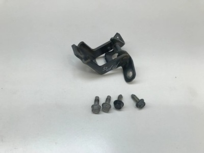 Mazda mx-30 2022 петля дверь перед правый верхний фото №1