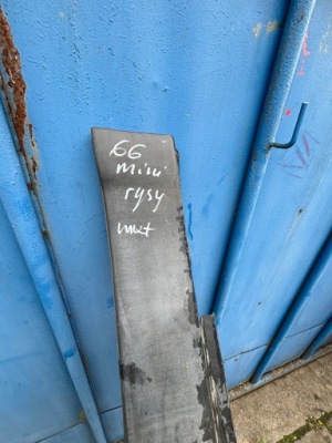 66 bmw mini r60 молдинг поріг ліва звичайна mat ryski фото №1