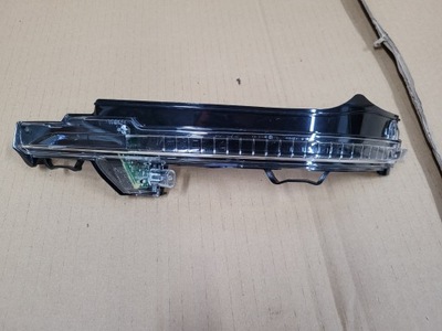 Поворотник дзеркало led правий audi q7 фото №1