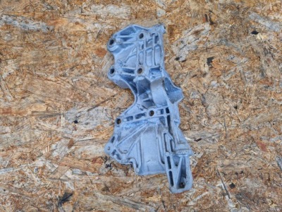 Кронштейн генератора кронштейн mercedes w177 1.5cdi 117105989r фото №1