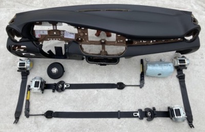 Alfa roemo giulia панель приладів панель приладів консоль подушки безпеки фото №1