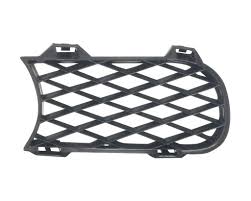 Решётка радиатора w бампере левая vw touareg, 01.2007-04.2010 фото №1