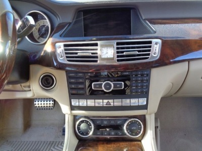 Mercedes cls w218 решітка середня годинник повітропровід фото №1