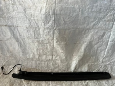 Grand cherokee wk2 молдинг крышки задняя левый 68165049 фото №1