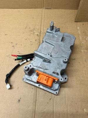 Renault zoe конвертер акумулятора 296g90943r фото №1