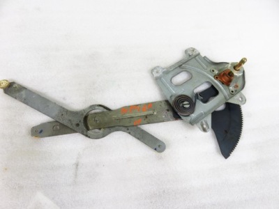 Підйомник скло правий chevrolet blazer s10 фото №1