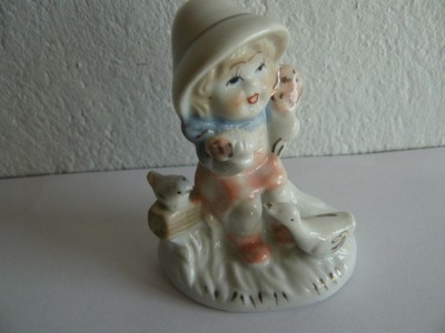 PORCELANOWA FIGURKA DZIEWCZYNKA