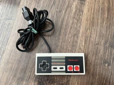 Oryginalny, sprawny pad do Nintendo NES