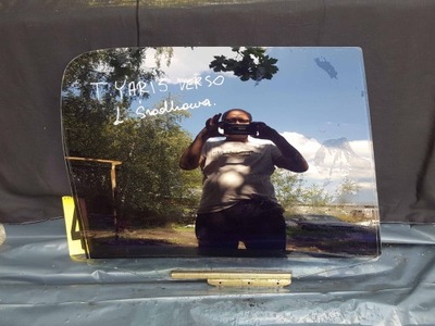 Скло бічна ліва середня тонована toyota yaris verso фото №1