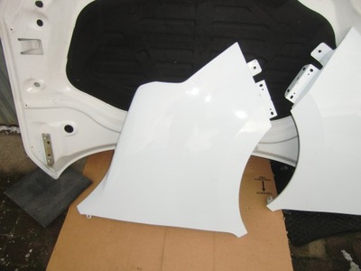 Крила правий nissan nv400 фото №1