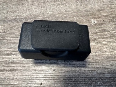 Заглушка мультимедіа audi a8 d4 4h0035909 фото №1