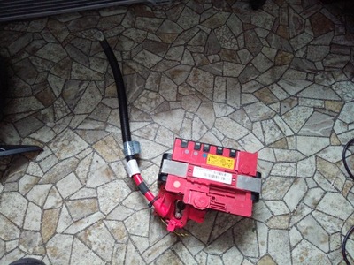 Клема плюсова bmw оригінальний номер 9217004 фото №1