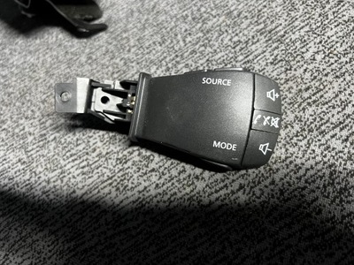 Dacia sandero iii 21r управление радио 255522187r фото №1