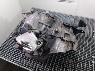 Коробка передач передач механічна volvo v40 95-04 01023766 фото №1