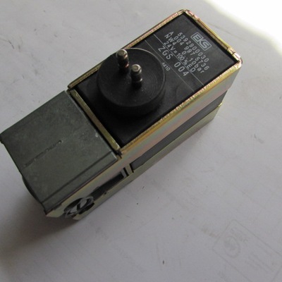 Клапан тормоза eks mercedes axor atego- a0049975736 фото №1