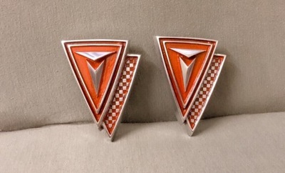 TOYOTA STOUT AND HILUX 2 PIECE REJILLA DE RADIADOR EMBLEM  