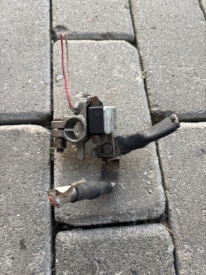 Renault master iii lift клема мінусова 250820605r фото №1