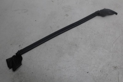 Vw arteon прокладка стекло правая задняя 3g8839480 фото №1