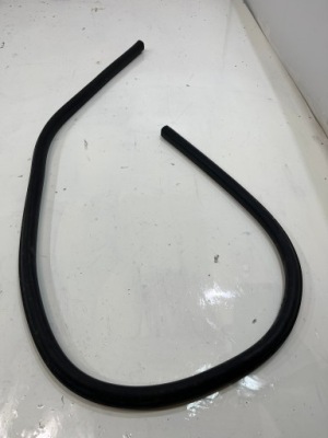 Прокладка двері нижня audi a5 8t coupe 8t0831707d фото №1