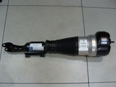 Амортизатор правый перед 4matic w217 a2173204001 фото №1