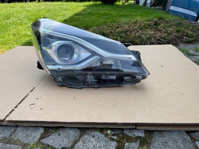 LAMP FRONT RIGHT EU TOYOTA YARIS III FACELIFT LENS 2017 - 2019 .  