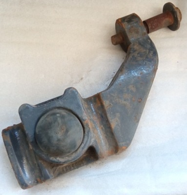 Кронштейн рессора scania 4 r левый перед фото №1