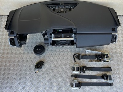 Панель приладів консоль панель приладів jaguar e-pace фото №1