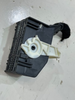 Штекер колодка vw golf vii 5q0937700a фото №1