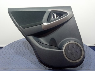 Toyota rav4 iii xa30 05- оббивка двері задня ліва обшивка 67788-x1b02 фото №1