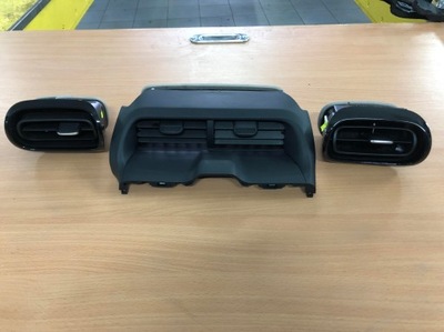 Toyota yaris iv 2020- ґрати обдув комплект фото №1