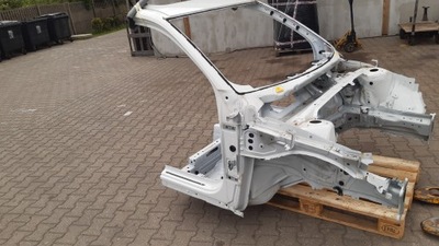 Volvo xc40 чверть права перед фото №1