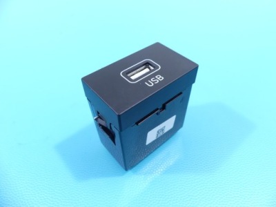 Разъём usb hyundai i30 iii 2016- 96120-g4200 фото №1