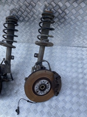 Амортизаторна стійка поворотний кулак права ds4 10- 2.0 hdi фото №1