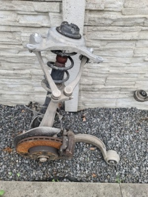 A5 8t рестайлинг  macpherson поворотный кулак левый перед лапа фото №1